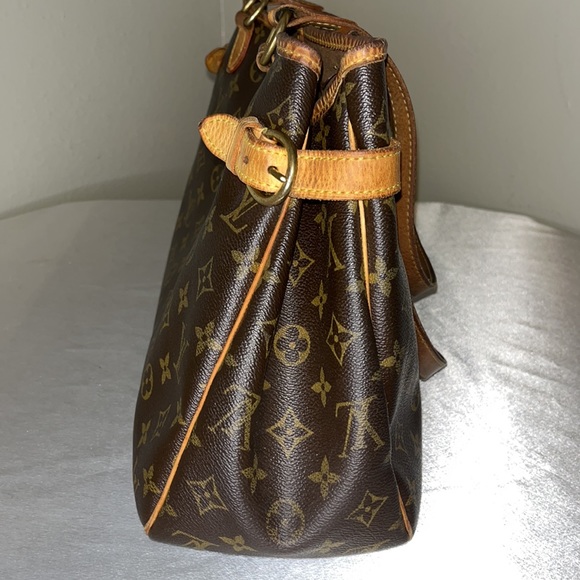 Authentic Louis Vuitton Monogram Canvas Batignolles - Picture 2 of 10